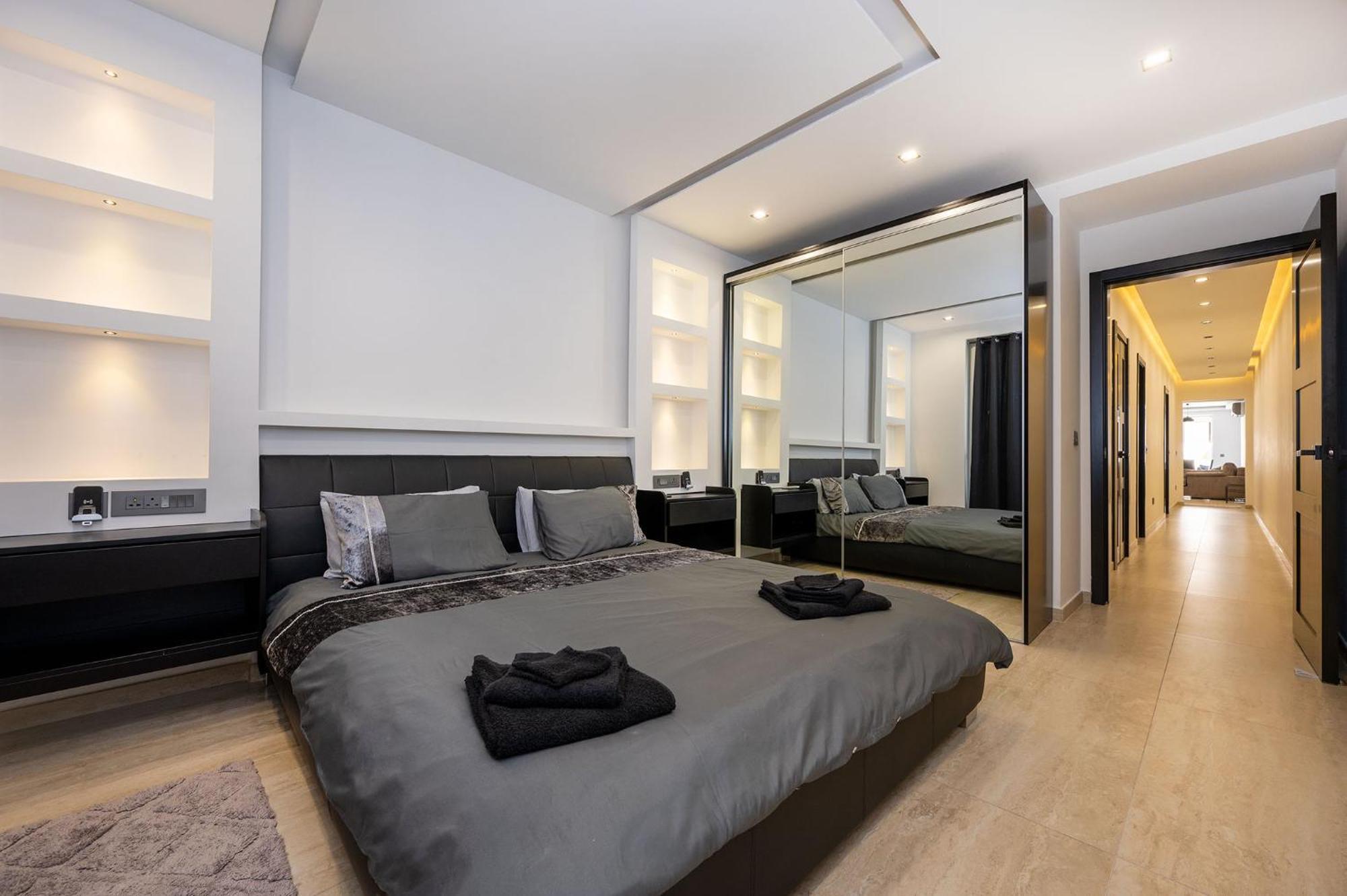 Modern 2 Bedroomed In Apartamento *